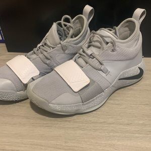 Paul George basketball shoes